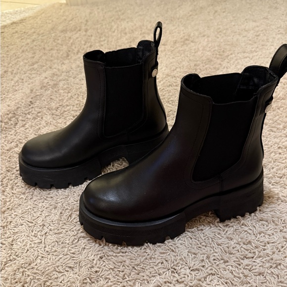 Steve Madden Black Chunky Ankle Booties - Picture 3 of 7